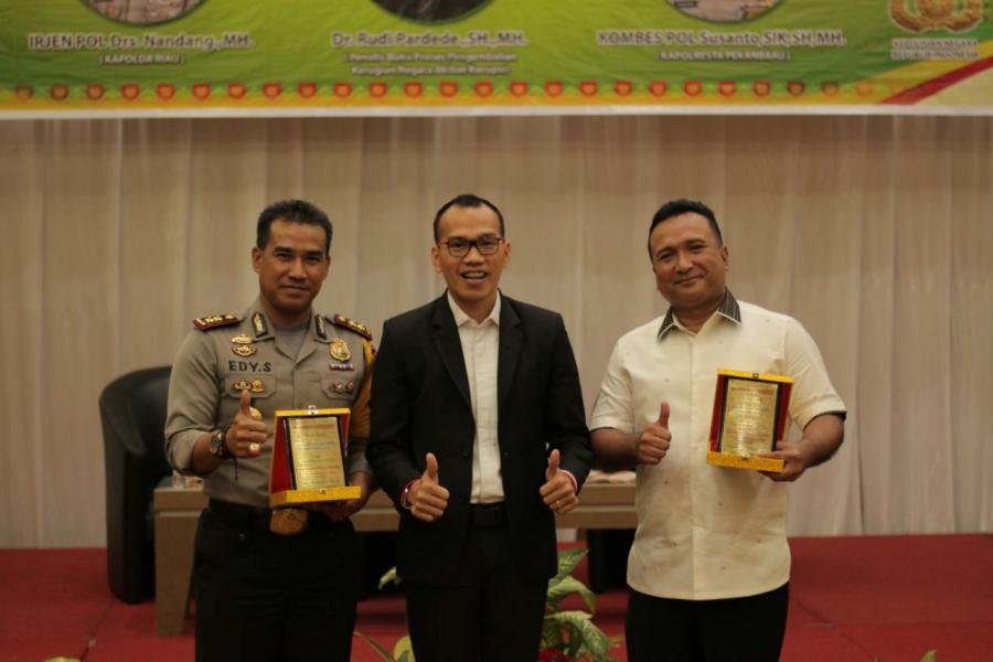 Dr Rudi Pardede SH MH Lounchingkan Buku Keduanya Tentang Kejahatan Fenomena Negara