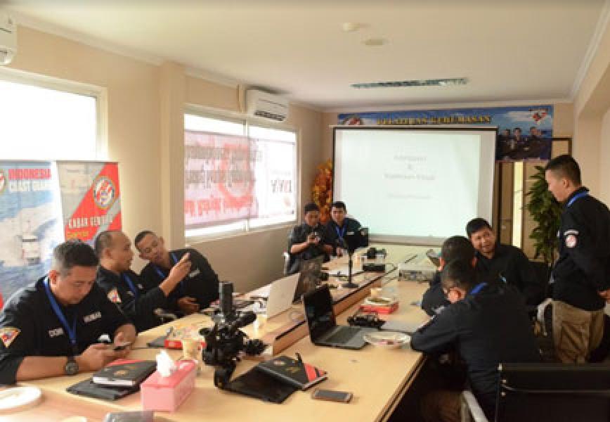 Humas Bakamla RI Gali Seni Lihat Gambar Bersama LKBN Antara