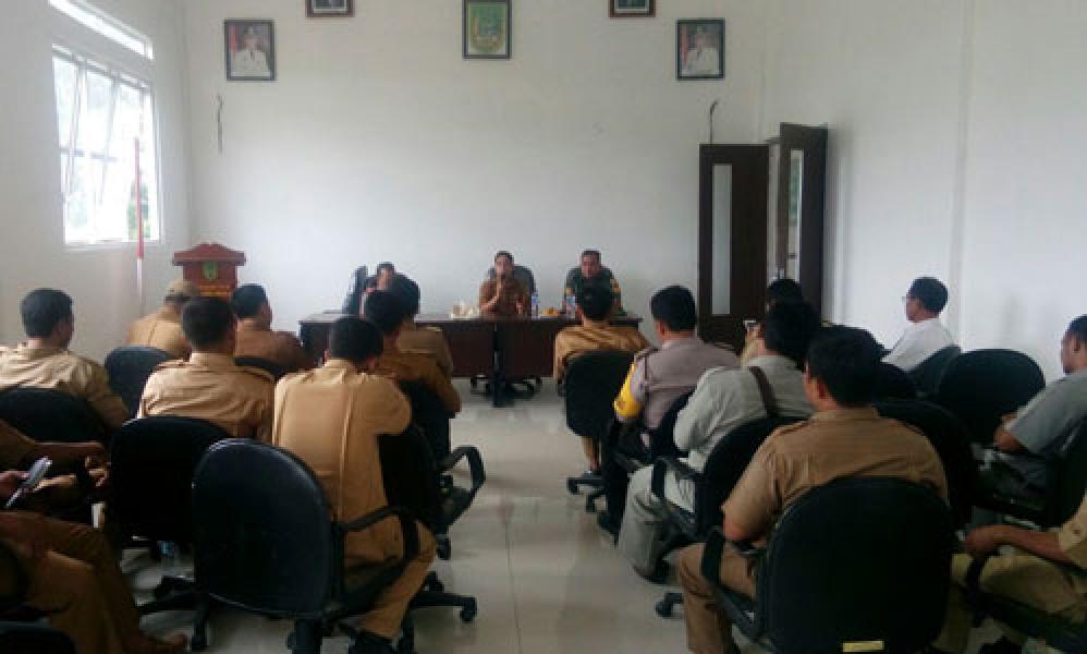 Koramil 02/Tanah Putih Bersinergi Dengan  Upika Dalam Menangani Karhutla