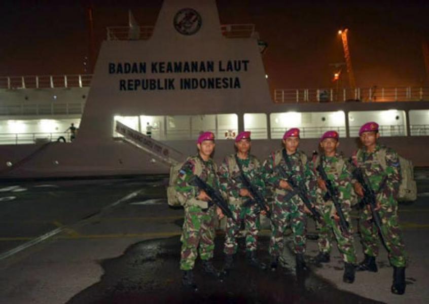 Pasukan Intai Amfibi Marinir Perkuat KN Tanjung Datu - 1101
