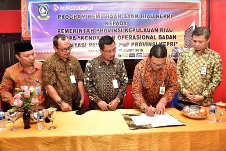 Pemprov Kepri Terima CSR 1 Unit Mobil Dari Bank Riau Kepri