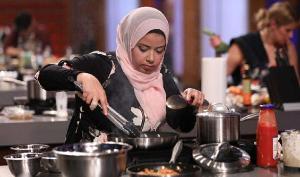 Perdana, Wanita Muslim Berhijab ‘Unjuk Gigi’ di Ajang Masterchef Kanada