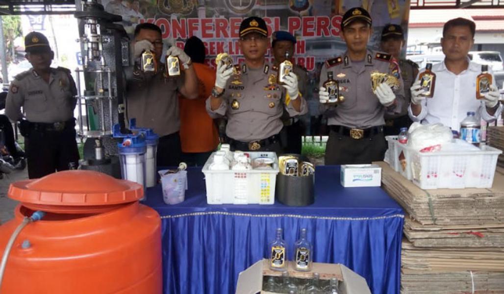 Polsek Limapuluh Grebek Home Industry Miras Oplosan Disebuah Ruko Jalan Singgalang