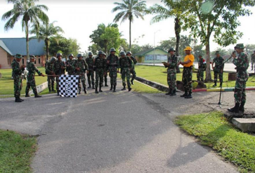 Prajurit Gelar Uji Siap Jasmani Militer Di Yonif 132/Bima Sakti