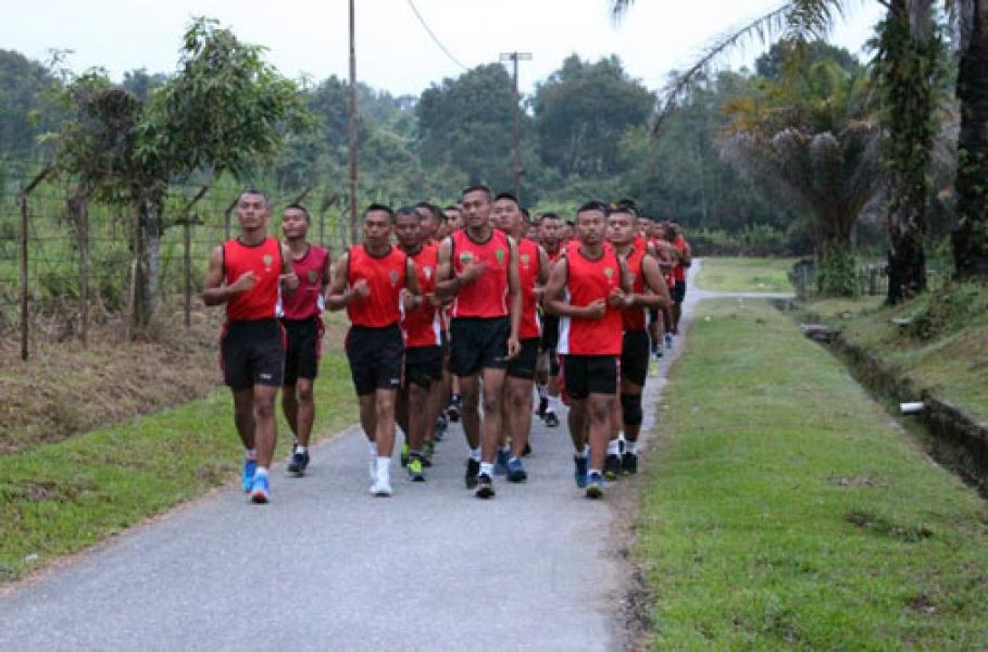 Prajurit Yonif 132/BS Rutin Latihan Lari Ketahanan