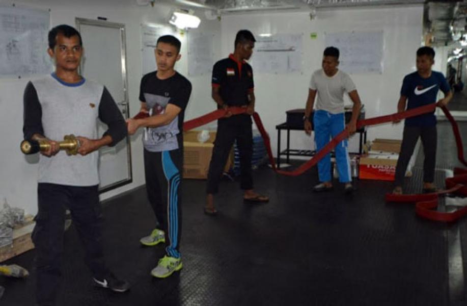 Puluhan ABK KN Tanjung Datu-1101 Berhasil Padamkan ‘Kebakaran’ Kapal
