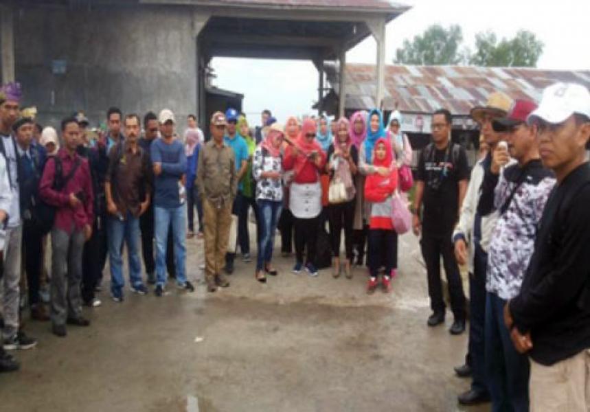Sekda Rokan Hilir Pimpin Rombongan Pariwisata se-Riau ke Pulau Jemur