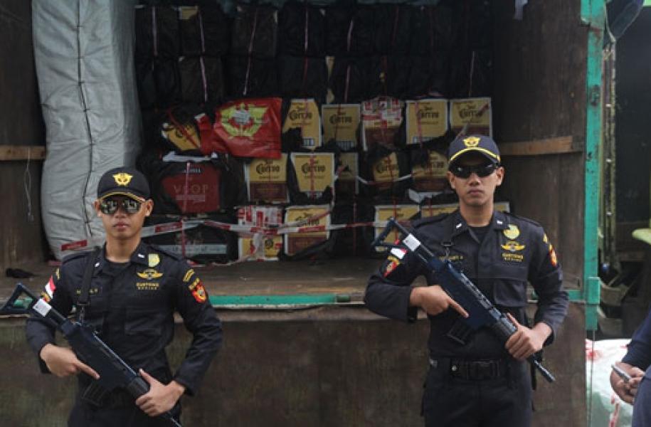 Bea Cukai Tembilahan dan Polisi Sita Ribuan Botol Miras Ilegal 
