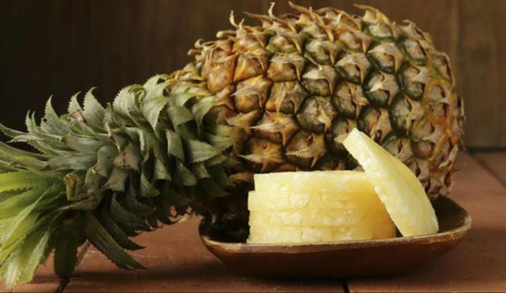 Cara Baru Makan Nanas Tanpa Mengupas Kulitnya