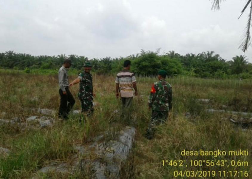 Cegah Karhutla, Babinsa dan Bhabinkamtibmas Bangko Pusako Patroli Bersama