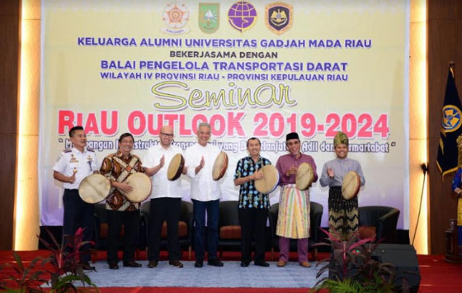 Gubernur Syamsuar Buka Seminar Riau Outlook 2019-2024