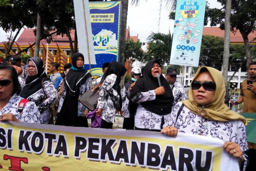 Guru Bersertifikasi: �Wako Tak datang Guru Tak Akan Ngajar�