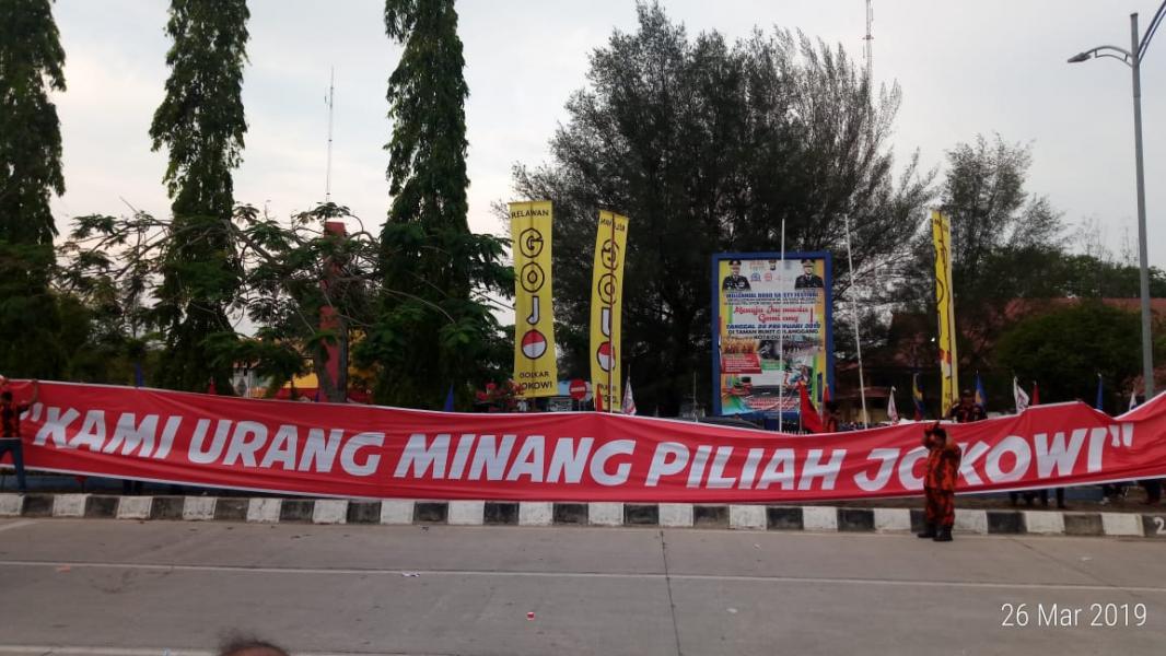 Hadiri Kampanye Jokowi, Relawan Gebu Minang Riau Konvoi Pekanbaru-Dumai