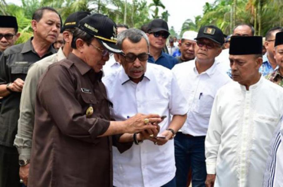 Harga Kelapa Murah, Bupati Inhil Curhat ke Gubri Syamsuar