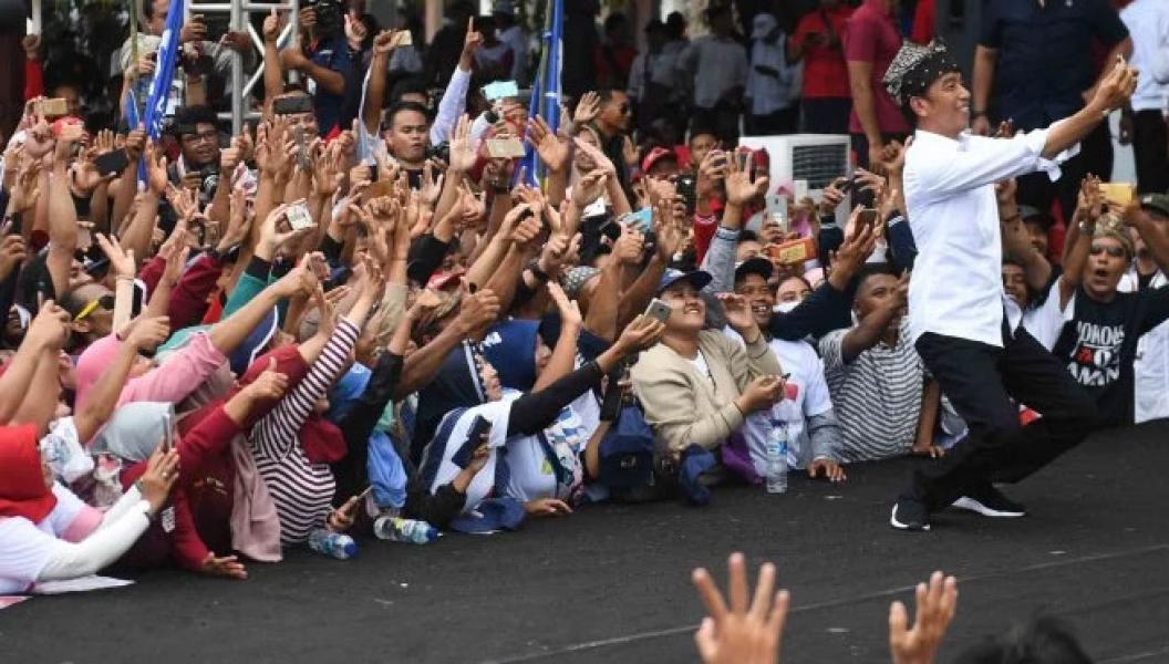 Jokowi Dilaporkan ke Bawaslu soal Imbauan Pakai Baju Putih ke TPS