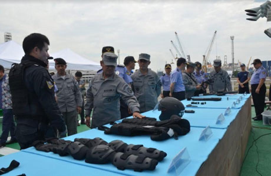 Kepala Bakamla Saksikan Crew Badaro 3011 KCG Tangkap Pembajak Kapal