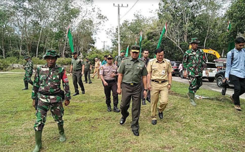 Masyarakat Gunung Toar Antusias Sambut Kedatangan Tim Wasev TMMD ke 104 Kodim 0302/Inhu