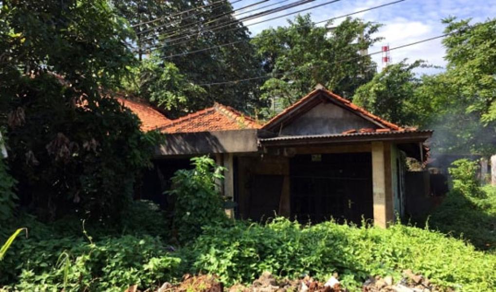 Melihat Rumah Kosong di Depok yang Diduga Jadi Tempat Ritual Santet