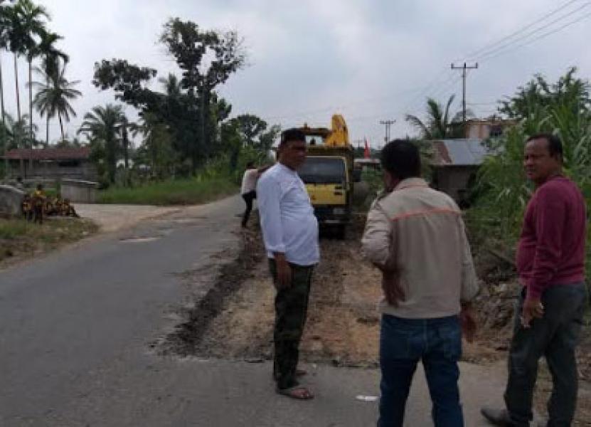 Meski Libur, Bupati Turun Pantau Pembangunan Jalin Bagansiapiapi-Ujung Tanjung