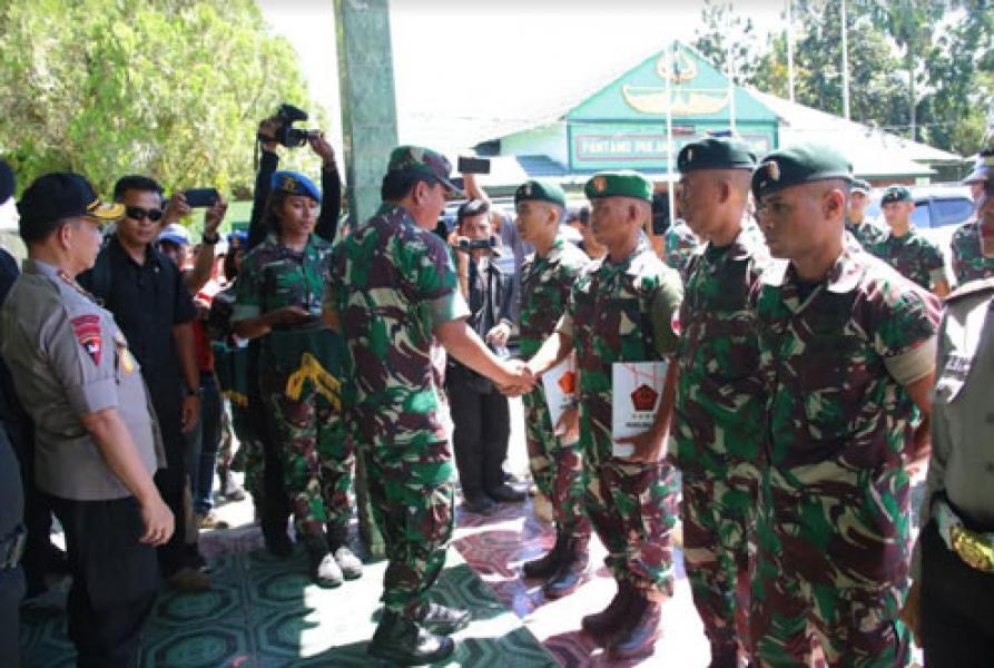 Panglima TNI Apresiasi Prajurit TNI-Polri Bantu Korban Banjir di Jayapura