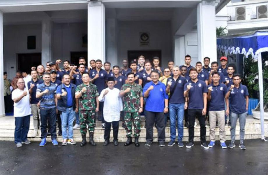Panglima TNI Silaturahmi dengan Aremania di Kota Malang