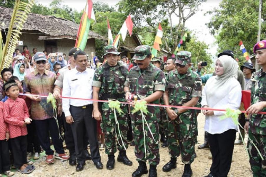 Panglima TNI Tinjau Titik Nol Meter Pembuatan Jalan di Pandeglang