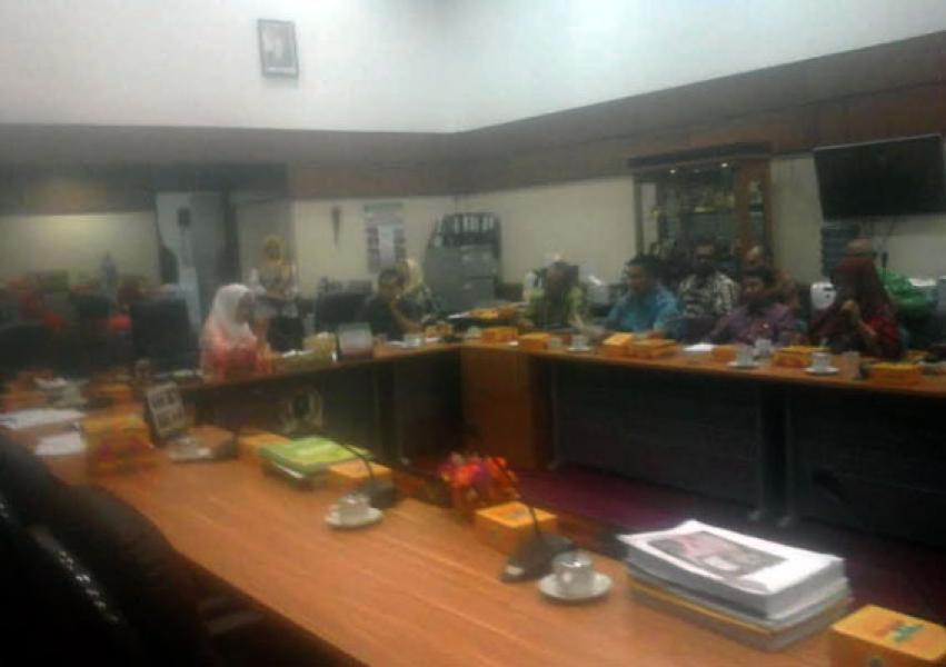 Pansus DPRD Riau Hearing Dengan Tim Penyusun LKPj AMJ 2018