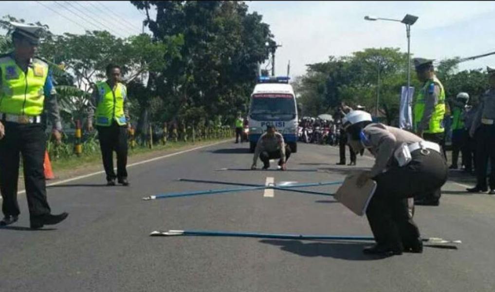 Pengendara Motor Tewas Tertimpa Baliho Jokowi-Ma�ruf