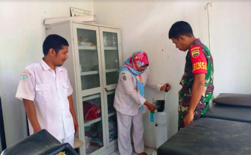 Antisipasi Corona, Babinsa Desa Kasang Mungkal Kunjungi Puskesdes