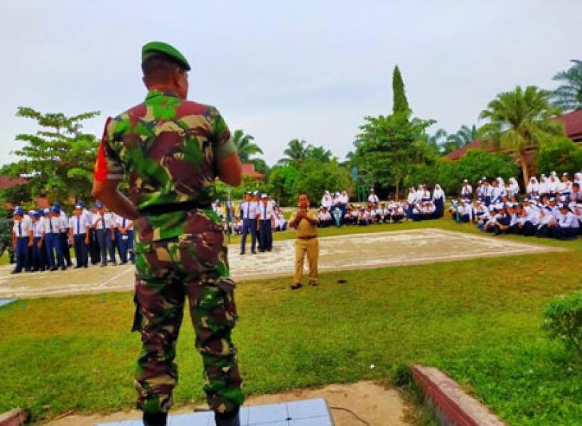Babinsa Koramil 02 Rambah Berikan Materi Bela Negara