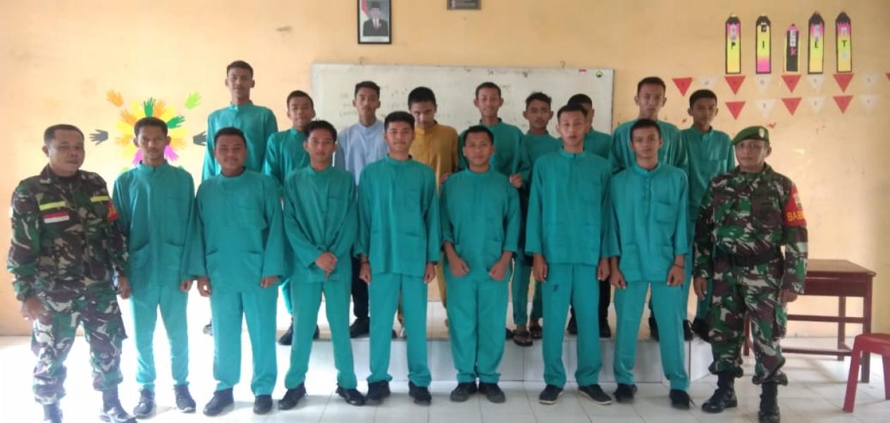 Babinsa Koramil 05/Kampar Kiri Berikan Wawasan Kebangsaan Kepada Siswa/Siswi SMA Negeri 1 Gunung Sahilan