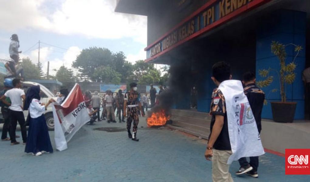Demo Tolak 49 TKA China di Kendari Berujung Adu Jotos