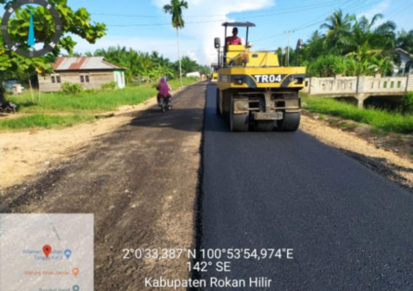Gunakan DAK, Pemkab Rohil Aspal Jalan Poros Pekaitan 