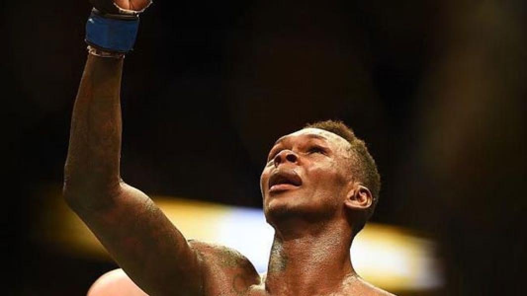 Hasil UFC 248: Israel Adesanya Menang di Laga Kontroversial