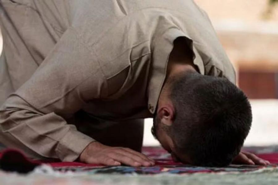 Ini Hukum Mengganti Salat Jumat dengan Salat Dzuhur