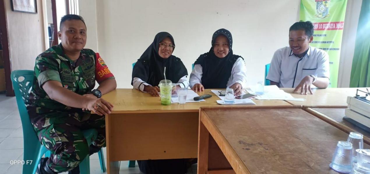 Jalin Silaturahmi, Babinsa Gelar Komsos Bersama Perangkat Desa Hidup Baru