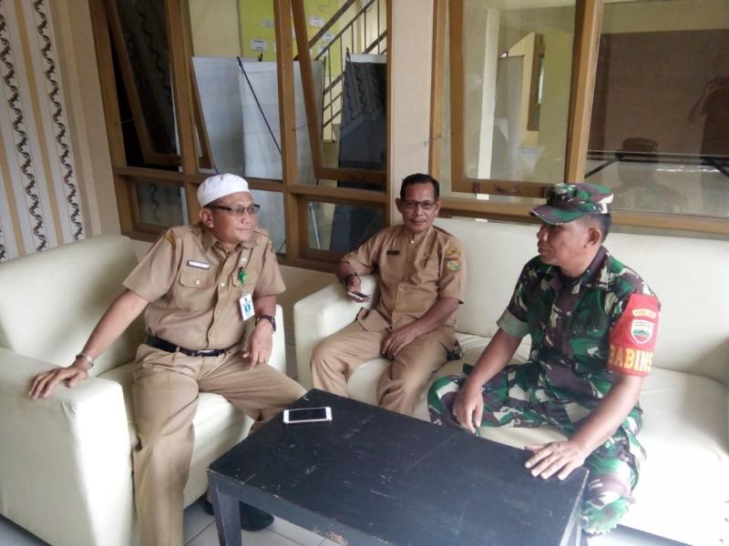 Jalin Sinegritas, Babinsa Koramil 05/Kampar Kiri Komsos Dengan Pegawai Kecamatan