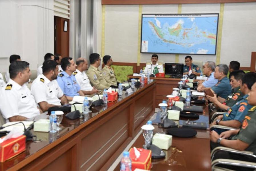 Kapuskersin TNI Terima Kunjungan Siswa Navy Staff Course Pakistan