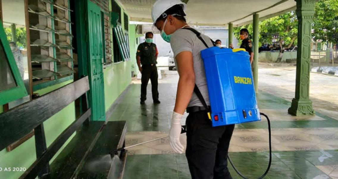 Koramil 10 Kuntodarussalam Disemprot Disinfektan, Pelda Jopi AP : `Terimakasih Puskesmas Kota Lama`