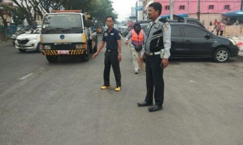 Masyarakat yang Parkir Kendaraan di Depan STC Akan Diderek