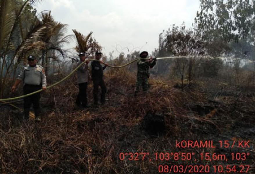 Melihat Koramil 15/KK Dan Polsek Lakukan Pendinginan Di Desa Teluk