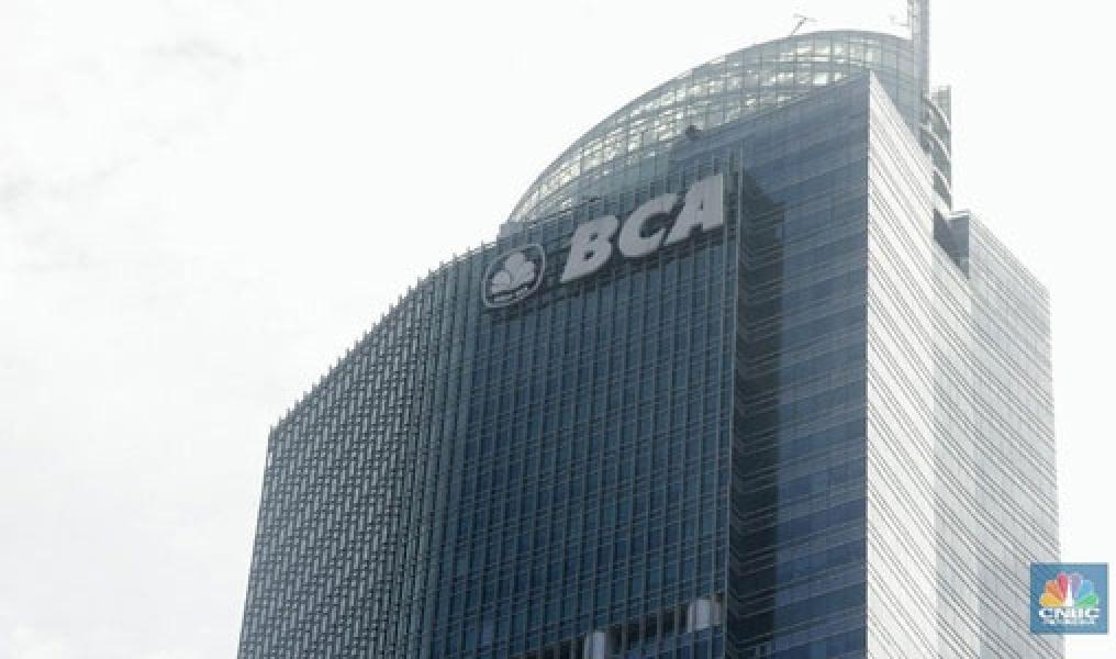 Mulai Besok, Mandiri & BCA Batasi Jam Operasional Bank