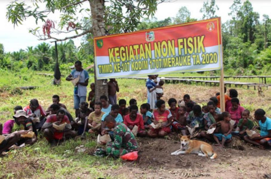 Personel TMMD Kodim 1707 Merauke Gelar Komsos Dengan Warga Epem