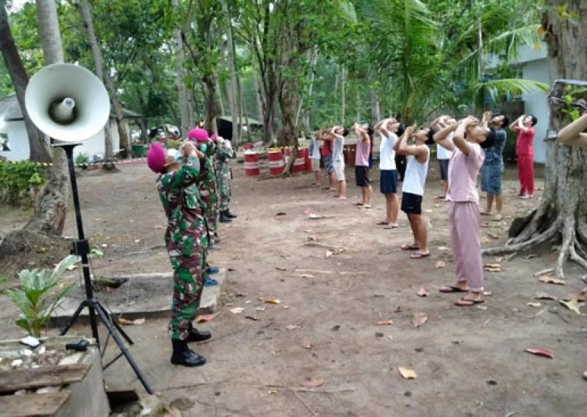 Prajurit TNI Yang Tergabung Dalam Kogasgabpad Pimpin Olahraga WNI ABK Observasi Pulau Sebaru