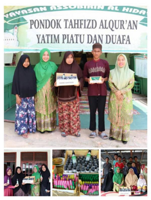 Sewitri SE Ketua Muslimat NU Pelalawan Bagi-bagi Ribuan Hand Sanitizer ke Masyarakat 