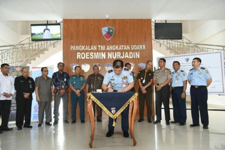 TNI AU Roesmin Nurjadin Komitmen dalam Program Pencanangan Zona Integritas
