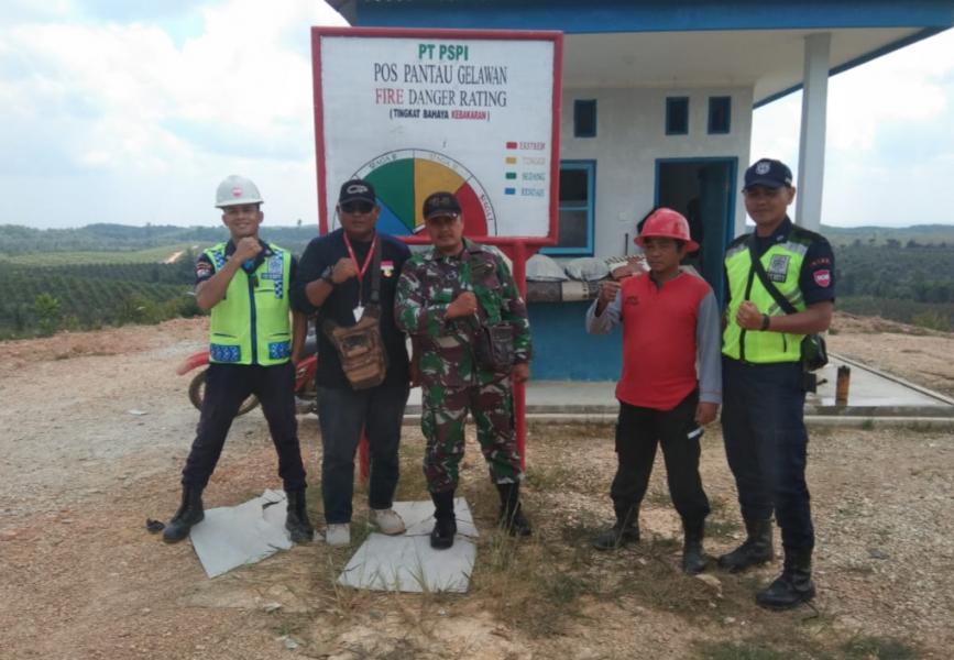 Waspada Cuaca Ekstrim, Babinsa Koramil 05/Kampar Kiri Lakukan Patroli Karhutla