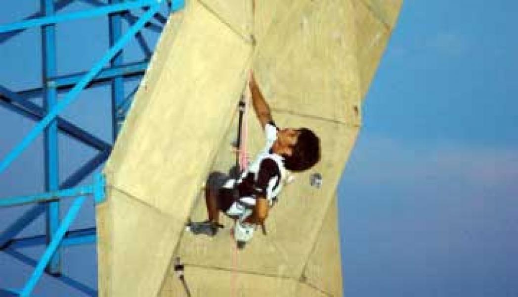 Atlit FPTI Meranti Tampil di Kejurnas Sakai Climbing 2014