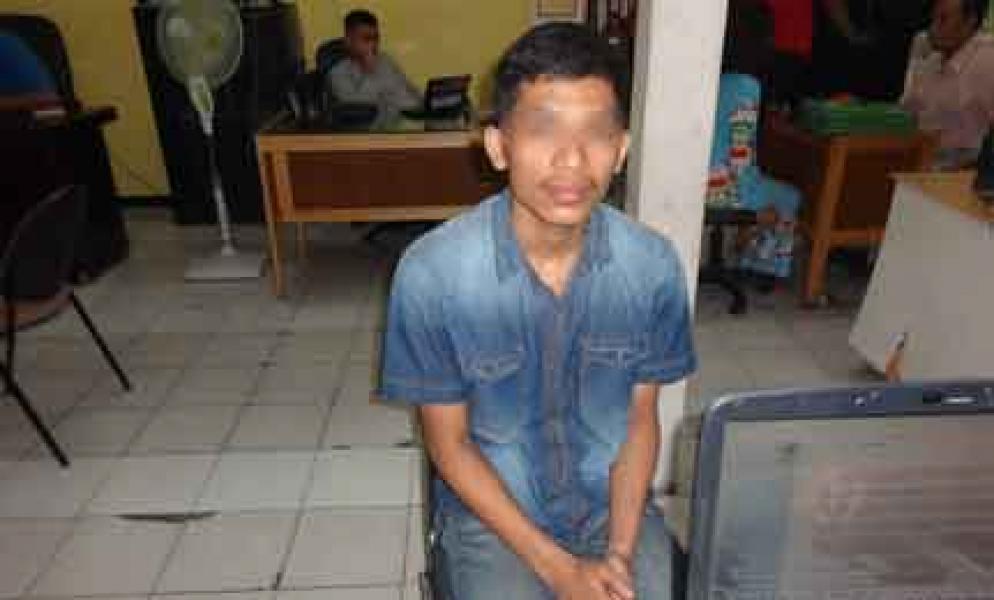 Ayah, Anak dan Dua Temannya Keroyok Angga Hingga Muntah Darah