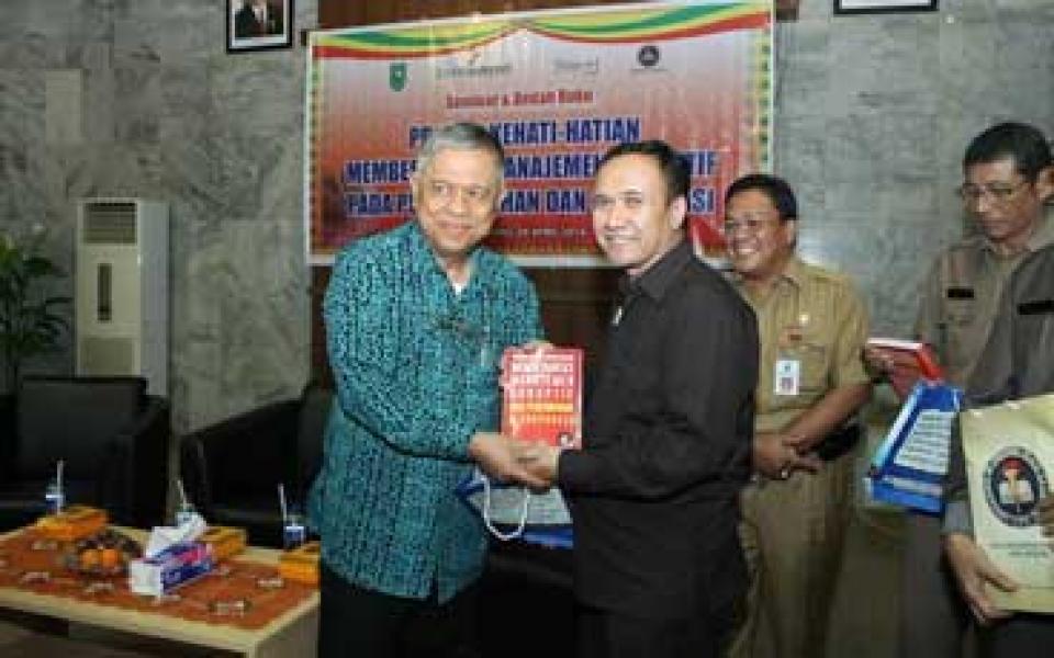 Bedah Buku, Prinsip Kehati-hatian Memberantas Manajemen Koruptif